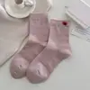 Meias rosa fofas femininas de cano médio estilo menina sem costura de algodão coração de desenho animado personalidade de vídeo meias longas para primavera e outono