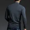 Camiseta de manga longa Jingtao com gola alta parcial para outono e primavera, roupa íntima elástica, top masculino moderno, gola média, camiseta de algodão