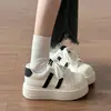 Zapatillas originales de suela gruesa estilo coreano, nuevos zapatos blancos versátiles de otoño 2026, zapatillas casuales de nicho para estudiantes, zapatillas versátiles para mujer
