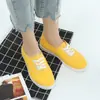 Zapatos de Lona de Caña Baja Nuevos 2025 Zapatos Planos Casuales para Estudiantes Zapatos de Mujer Slip-On Zapatos Perezosos Zapatos Blancos Dropshipping
