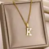 Colar Europeu e Americano de 26 Letras Transfronteiriço, Pingente Branco Moderno e Estiloso, Simples e Versátil, Joia Elegante para Encontros Femininos