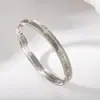 Pulsera con Patrón Cepillado de Estrella de Cuatro Puntas, Elegante Joyería de Pulsera de Latón con Trébol de Cuatro Hojas
