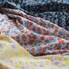 Tela jacquard de color contrastante de moda de fondo de malla retro floral pequeño en relieve teñido en hilo para equipaje de primavera y verano