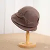 Sombrero de pescador vintage de estilo japonés con pliegues, de nicho, de alta gama para mujer, adecuado para primavera y otoño, con un ala pequeña para protección solar y un efecto adelgazante para la cara
