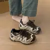 Tênis de corrida outdoor estilo coreano para o outono, com sola grossa, blocos de cor, 2026, tênis "dad shoes" para mulheres, novo design moderno com cadarço