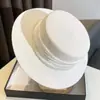 Novo Chapéu de Palha Plano com Proteção Solar de Cetim Pérola para Verão de Mulher Chapéu Elegante Francês para Mulher