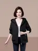 Chaqueta Corta Holgada con Capucha Casual Talla Grande para Mujer Estilo Nuevo Primavera y Otoño 2025 Ropa para Madres de Mediana Edad y Mayores Chaqueta Rejuvenecedora