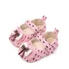 Sapatos de bebê novos de verão para 0-2 anos, sola de pano respirável, sapatos para crianças pequenas, sapatos de princesa com laço da moda