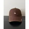Gorra de béisbol bordada con letras de marca coreana de nicho de moda 2026 para mujer, estilo callejero versátil, gorra de béisbol adelgazante para hombre