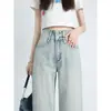 Calça jeans feminina de cor clara e perna larga, novo modelo outono 2026, cintura alta com bordas desfiadas, caimento elegante, corte reto solto, calça comprida até o chão