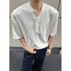 2026 Nova Camiseta Masculina Estilo Old Money Gola Henley Retrô Tricô Americana Solta Casual Manga Curta para Homem
