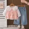 Conjunto de Ropa de Otoño para Niñas 2026 Nuevo Elegante Moderno para Niños Bebé Niña Chaleco Suéter Conjunto de Tres Piezas Dropshipping