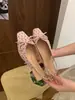 Primer Encuentro con el Estilo Inspirado en Chanel: Sandalias de Cuña para Mujer Verano 2026 con Moño, Suela Gruesa, Punta Cuadrada y Punta Cerrada, Combinadas con un Vestido