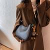 Bolso de comercio exterior transfronterizo, pequeño bolso cuadrado para mujer, bolso de hombro de alta gama de moda, bolso cruzado retro simple y explosivo para mujer.