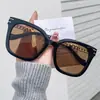 Nuevas gafas de sol cuadradas de montura grande con cadena estilo europeo y americano, tendencia de moda callejera para hombres y mujeres, gafas de sol con protección solar UV para mujer