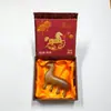 Peine Masajeador Pequeño de Sándalo Natural con Exquisito Grabado de Caballo del Zodiaco, Set de Regalo con Caja y Logo para Masaje de Relajación de Meridianos y Puntos de Acupuntura
