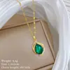 [Acero de Titanio] Collar de Cadena para Clavícula Completo con Diamantes Huecos Verdes de Lujo Ligero para Mujer, el Más Fácil de Combinar Cadena de Acero de Titanio