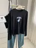 Camiseta de principios de otoño Lyocell Tencel con estampado de perros para mujer, con caída relajada, efecto adelgazante, cuello redondo versátil, manga larga, prenda básica
