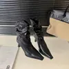 Botines de moda con tachuelas, plisados y volantes para mujer, nueva colección otoño/invierno 2025, con punta fina, tacón de aguja y estilo de bota vaquera occidental