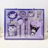 Lindo Kuromi Dibujo Animado 64K Cuaderno de Felpa Divertido Set de Papelería Sanrio Bolígrafo Peludo Insignia Premio