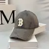 Bordado de Letra B Japonesa y Coreana Visera Curva Informal Moda Versátil Calle Top Suave Gorra Gorra de Béisbol Gorra de Pareja Estilo Nuevo