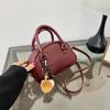 Bolsa de Mão Yizi com Texto Feminina 2024 Outono Nova Moda Coreana Bolsa Transversal Almofada Bolsa de Ombro Versátil
