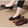 Zapatos de Cuero Suave de Punta Cuadrada y Boca Baja Individuales 2026 Nuevo Estilo Zapatos de Cuero Cuero Suave Primavera y Verano Suela Suave Retro Cómodos Zapatos para Mujer para Madres