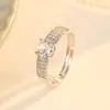 Nuevo Anillo de Oro de 18K con Circonita Diseño de Nicho Lujo Accesible Anillo Ajustable de Gama Alta Joyería para Mano Elegante Versátil