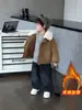 Chaqueta acolchada de invierno para niños con cuello de pelo estilo coreano, chaqueta casual fresca y moderna para niños pequeños y niños pequeños, top de invierno