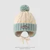 Gorro de punto con bloques de color para niños para otoño e invierno, con protección para las orejas y pompón grande, gorro de lana tipo Boston para niños y niñas