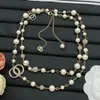 Cadena de Suéter Chanel-Inspired Doble C de Perlas y Pedrería Nueva Estilo 2025 para Mujer, Collar de Personalidad de Alta Gama y Elegante Lujo Ligero Venta al por Mayor