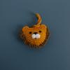 Adornos colgantes creativos tejidos a mano con cabeza de tirador, pequeños objetos decorativos clásicos tejidos a crochet con lana Baoma para ropa decorativa
