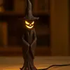 Estátua de Bruxa Criativa Transfronteiriça de Halloween com Cipó de Árvore, Decoração de Cena de Festa de Halloween de Bruxa Negra Ornamento de Resina