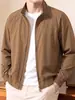 Chamarra bomber Cleanfit desestructurada con cuello alto para hombre, chaqueta corta estilo béisbol americano con silueta de hombro estructurada, chaqueta de trabajo