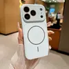 Adecuada para iPhone 18 Pro Max, esta funda magnética de silicona con tacto de piel se transforma instantáneamente en una funda protectora a prueba de caídas para el iPhone 17 y 16