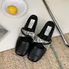 Sapatos Mary Jane com aumento interno de altura, primavera-verão 2026 estilo francês novo retrô chinês, adequados para saias, mules slip-on de bico fechado