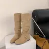 Botas de Caballero de Cuña Oculta con Tiras Cruzadas de Gamuza Tacón de Bloque Moda 2026 Estilo Merade Suela Suave Adelgazantes Botas Largas