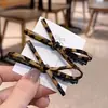Presilha de cabelo retrô única, doce e legal, para mulheres, presilha simples de alto valor estilo francês para franja, acessório de cabelo de presilha para franja personalizado e estiloso