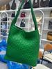 Nuevo bolso de mujer de piel sintética de gran capacidad tejido a mano, bolso de hombro informal y portátil para axilas, venta al por mayor
