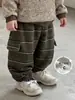 Conjunto infantil de forro polar para otoño e invierno, estilo casual para niños pequeños, sudadera de oso y pantalón de chándal a rayas conjunto de dos piezas, ropa de invierno para bebé