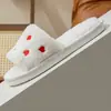 Nuevas pantuflas de algodón pequeñas y abiertas para parejas, de otoño e invierno, con diseño de amor, para el hogar, con lindas zapatillas de algodón antideslizantes con dibujos animados.