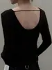 Yuanxi - Moda Otoñal Básica Adelgazante Resaltando Hombro y Escote Cuello en U Manga Larga Camiseta para Mujer 268416-1