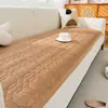 Novo produto transfronteiriço: Almofada de sofá listrada de veludo de leite espessado, capa de sofá simples de pelúcia antiderrapante em fileira reta
