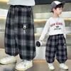 Pantalones de cuadros para niño primavera y otoño 2025 estilo nuevo pantalones para niño bebé niño pequeño niños pantalones tipo linterna puño elástico pantalones largos estilo coreano