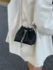 Bolsa Saco de Couro de Alta Qualidade com Cordão e Franjas para Mulheres 2026 Novo Modelo Couro Patente Brilhante Padrão Crocodilo Bolsa para o Dia a Dia Bolsa Transversal com Corrente