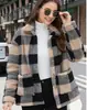 Casaco de Pelúcia Xadrez Estilo Europeu e Americano com Bolsos Canguru Versátil Manga Longa Moda Inverno Casual 2026