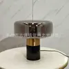 Lámpara de mesa de lujo ligero post-moderna nórdica para sala de estar, lámpara de escritorio de diseñador de vidrio simple para estudio, dormitorio y decoración de mesita de noche