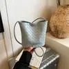 Bolso cubo de moda transfronterizo para mujer, nuevo modelo primavera 2026, bolso de hombro de nicho de alta gama, bolso cruzado versátil