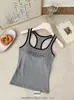 Top sin mangas retro de estilo americano con bloques de color picantes y almohadillas en el pecho, diseño de espalda descubierta, hermoso tirante en la espalda Camisola para mujer