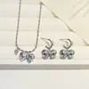 Conjunto de Brincos e Colar com Laço em Forma de Coração e Zircônia para Mulheres, Tendência e Único com uma Vibe Doce-Descolada, Gargantilha de Miçangas Versátil